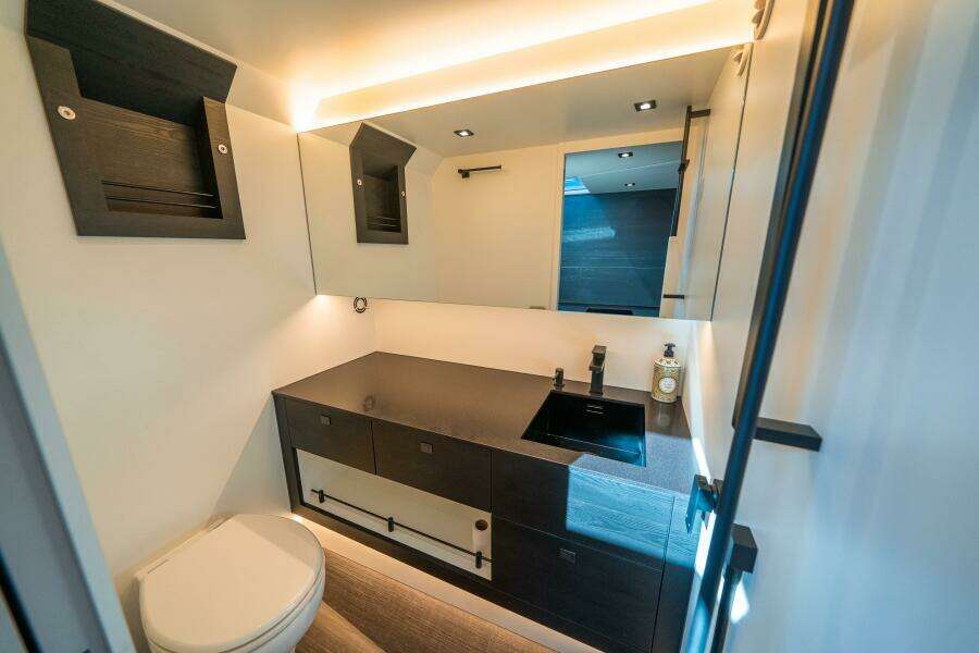 2022 Vanquish Yachts VQ45