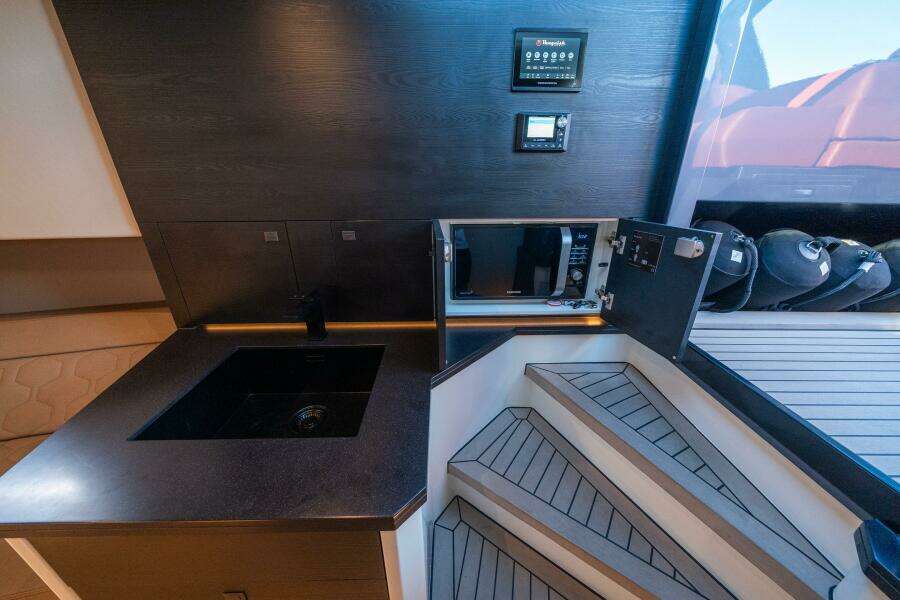 2022 Vanquish Yachts VQ45