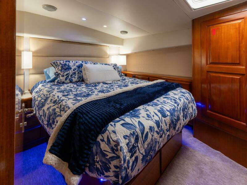 1998 Viking 58 Convertible