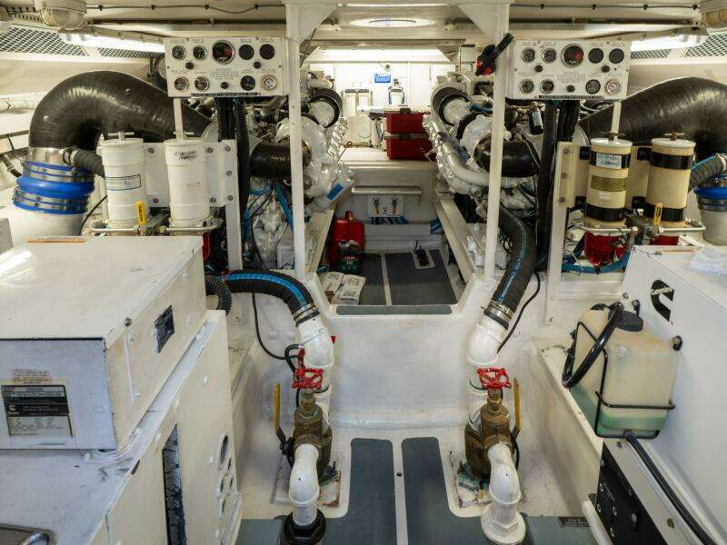 1998 Viking 58 Convertible