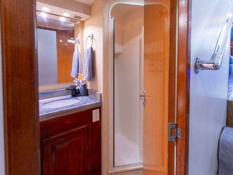 1998 Viking 58 Convertible