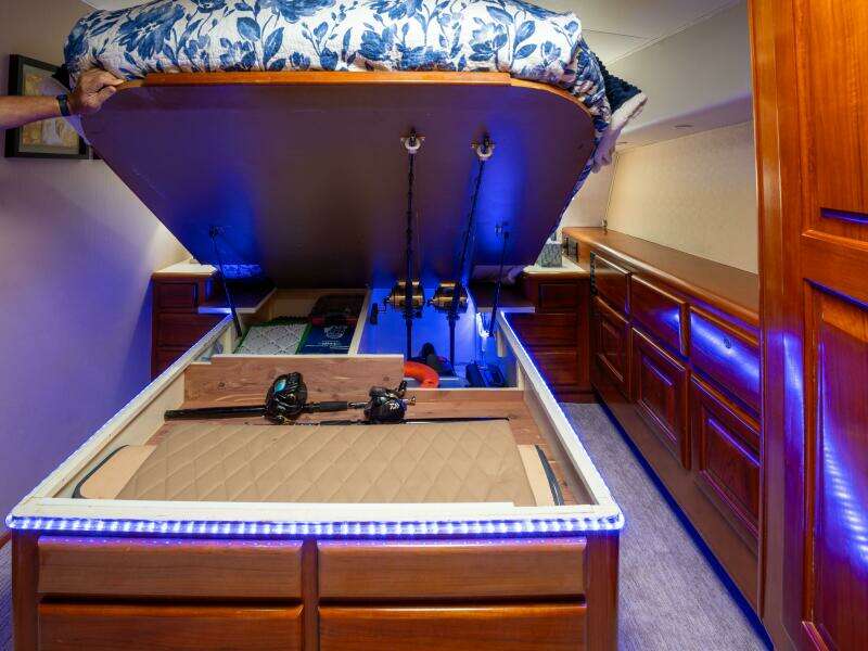 1998 Viking 58 Convertible