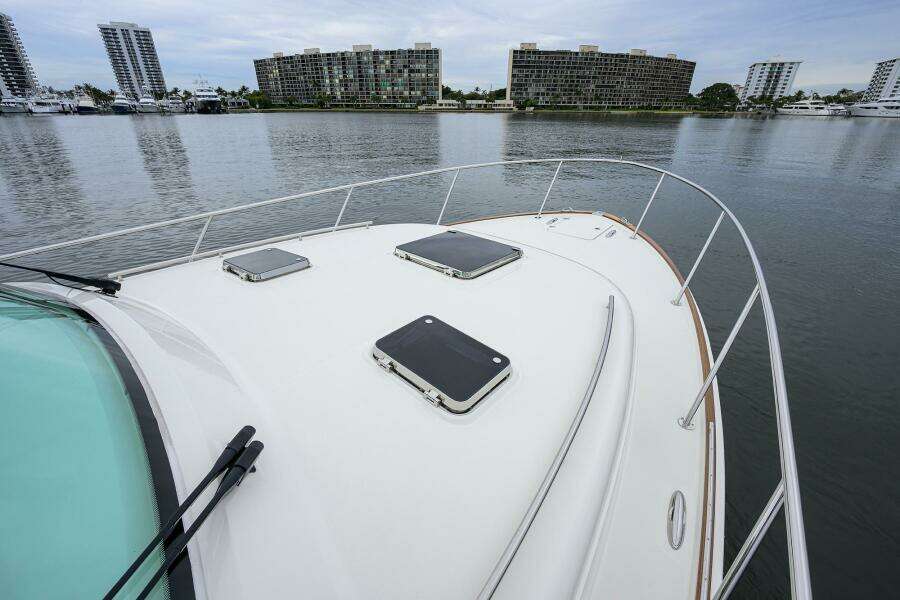 Hinckley 40X Renie Vie- Bow