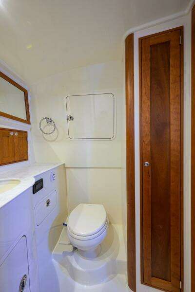 Hinckley 40X Renie Vie- Head