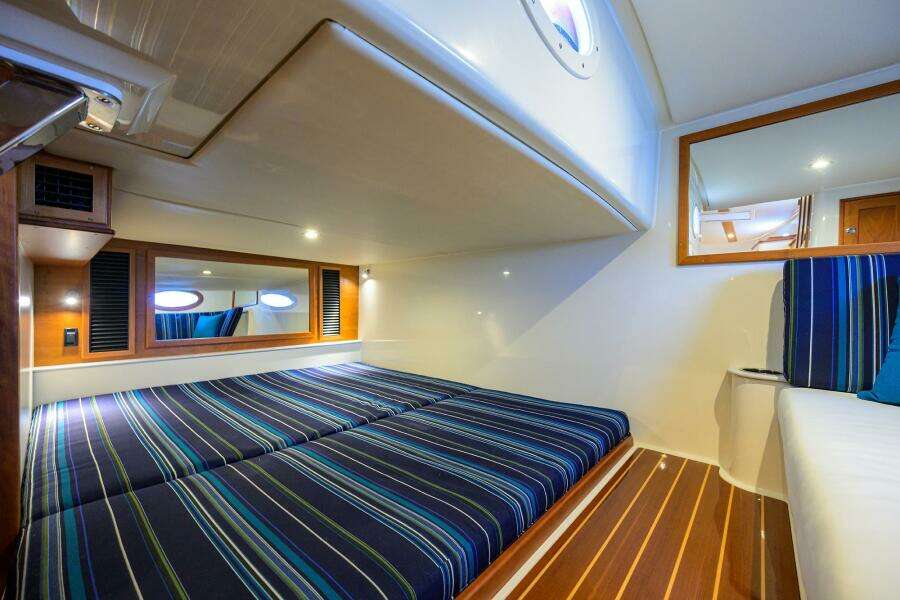 Hinckley 40X Renie Vie- Day Bed Aft