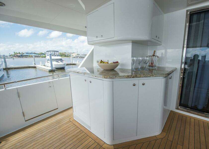 Cheoy Lee 95 FOOTLOOSE - Main Deck Aft