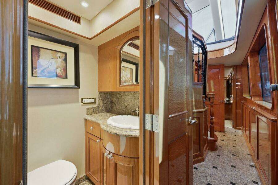 Cheoy Lee 95 FOOTLOOSE - Day Head