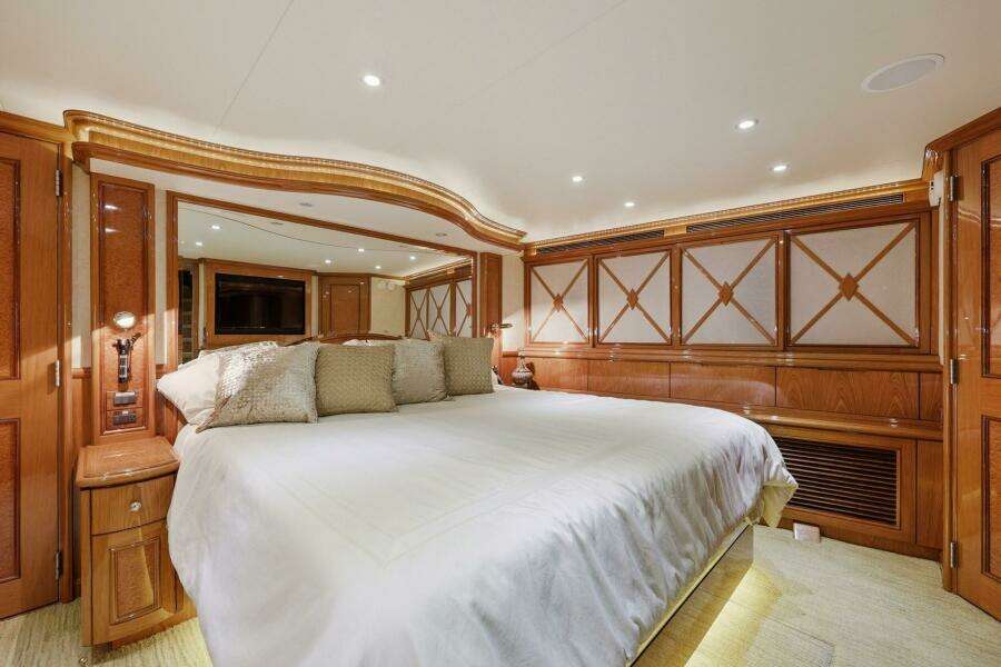 Cheoy Lee 95 FOOTLOOSE - VIP Stateroom