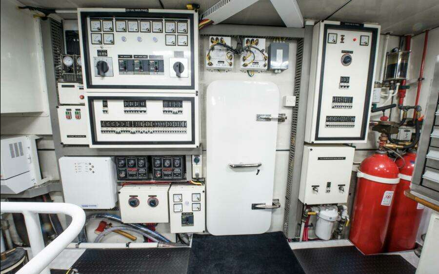 Cheoy Lee 95 FOOTLOOSE - Engine Room