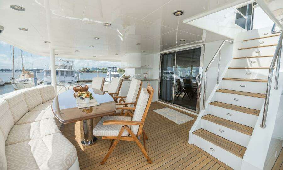 Cheoy Lee 95 FOOTLOOSE - Main Deck Aft