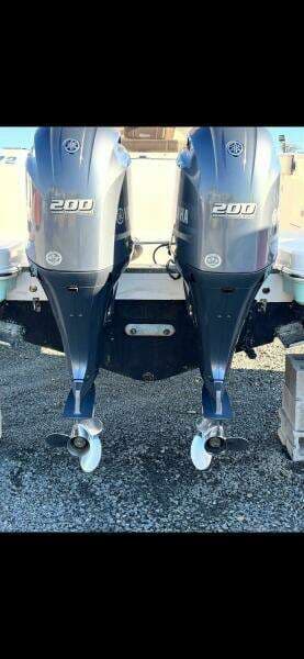 2020 Robalo R272 Center Console