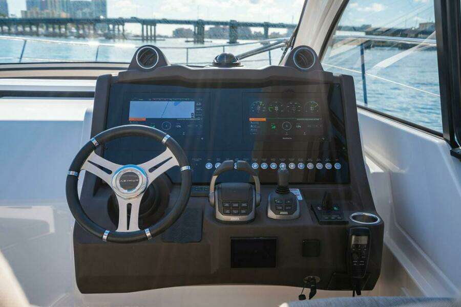 Azimut Atlantis 45 - Relax Josephine - Helm Electronics