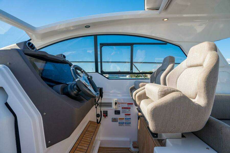 Azimut Atlantis 45 - Relax Josephine - Helm Seat and Electronics
