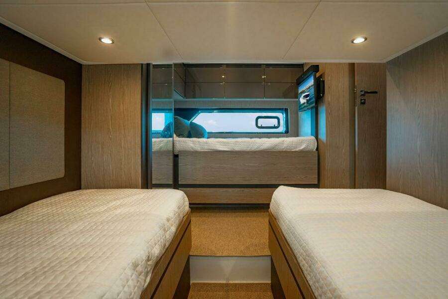 Azimut Atlantis 45 - Relax Josephine - Stateroom, Side by Side Berths