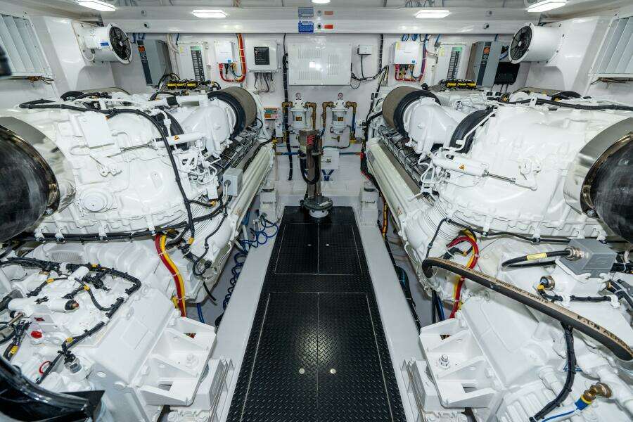 2025 Viking 90C "Zatara" 