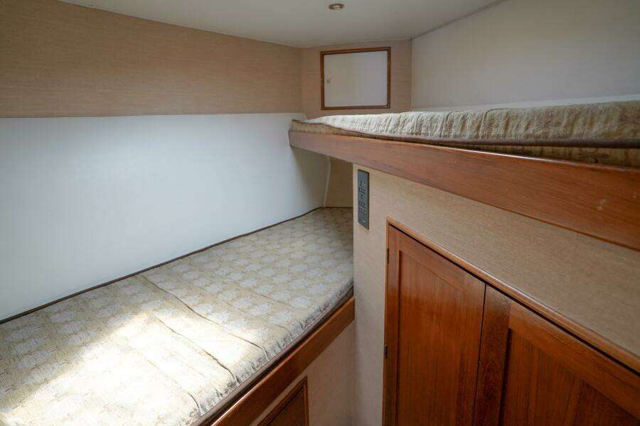 1997 Blackwell Boatworks 60 Convertible- MISA- VIP Stateroom