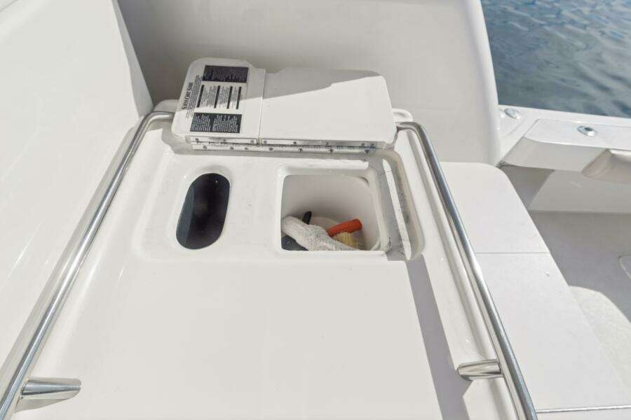 2000 Sea Ray 370 Express Cruiser