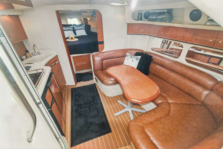 2000 Sea Ray 370 Express Cruiser