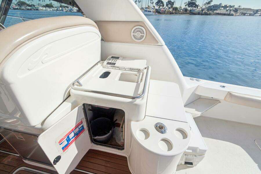 2000 Sea Ray 370 Express Cruiser