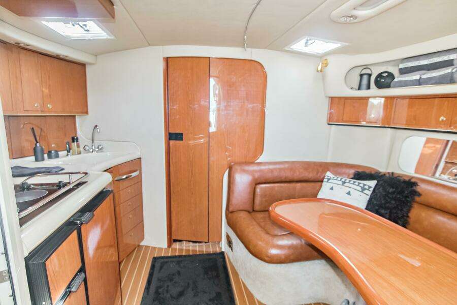 2000 Sea Ray 370 Express Cruiser