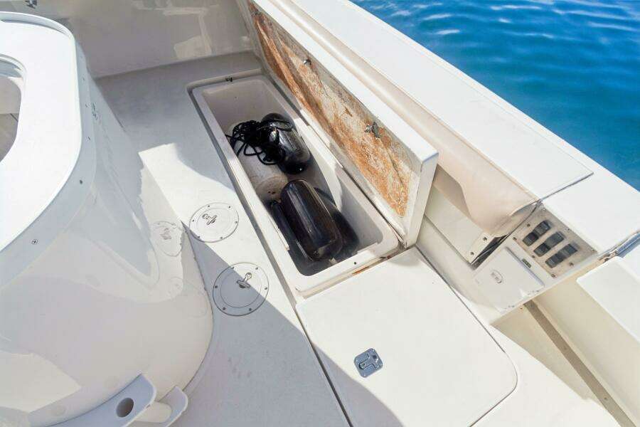 2000 Sea Ray 370 Express Cruiser