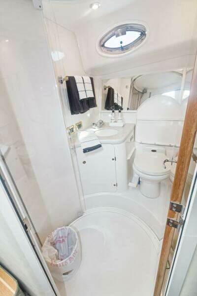 2000 Sea Ray 370 Express Cruiser