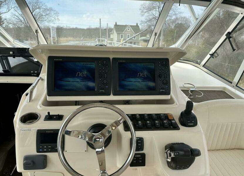2014 Grady-White Express 330