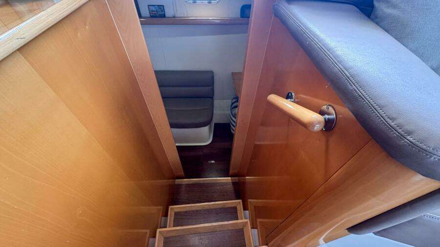 Companionway to Port Hull