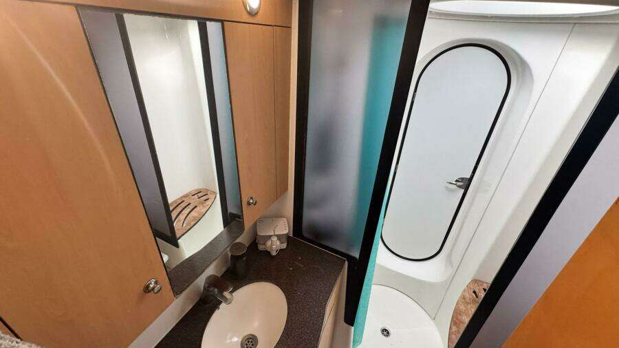 Owner's Ensuite Port Hull