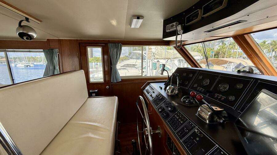 1987 Chris-Craft 500 Constellation