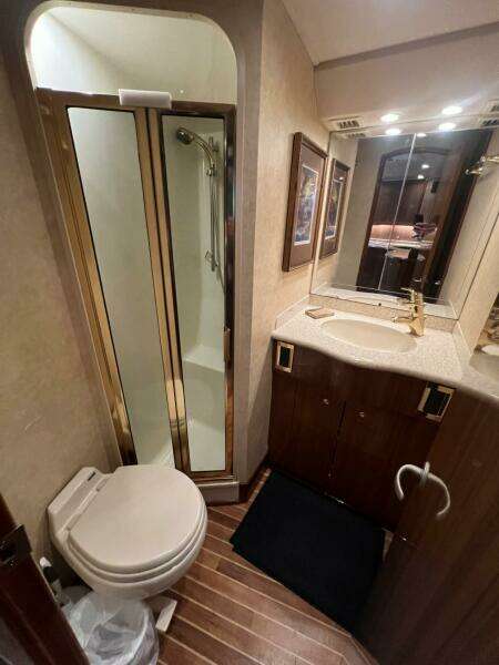 Viking 52 SILENT PARTNER - Guest Head