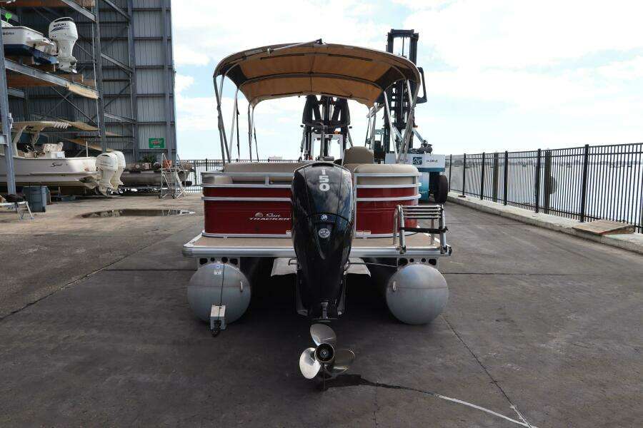 2024 Sun Tracker Party Barge 22 DLX