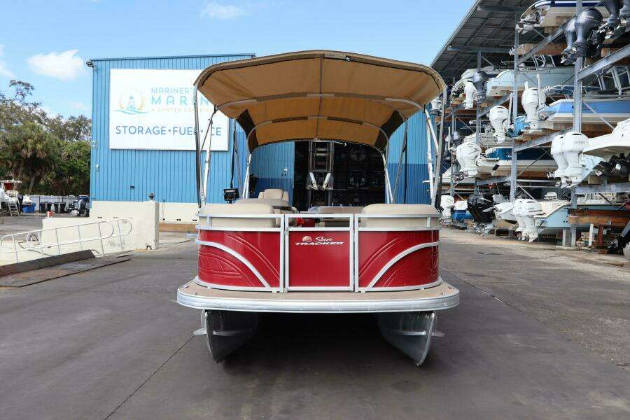 2024 Sun Tracker Party Barge 22 DLX