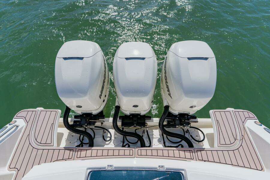 2019 Boston Whaler 380 Outrage