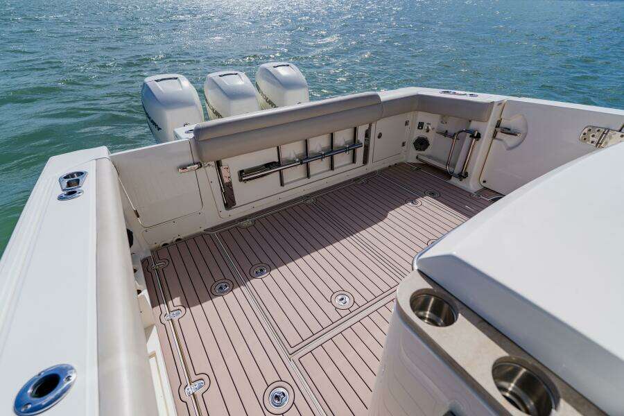 2019 Boston Whaler 380 Outrage