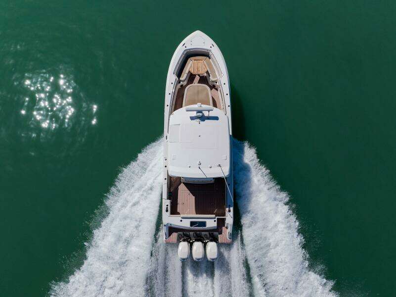2019 Boston Whaler 380 Outrage