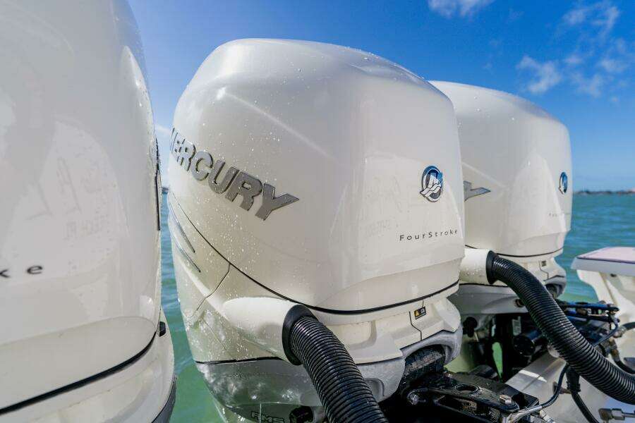 2019 Boston Whaler 380 Outrage