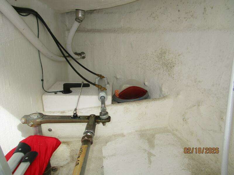 37' Great Harbour lazarette starboard