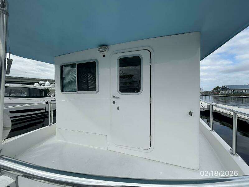 37' Great Harbour aftdeck forward