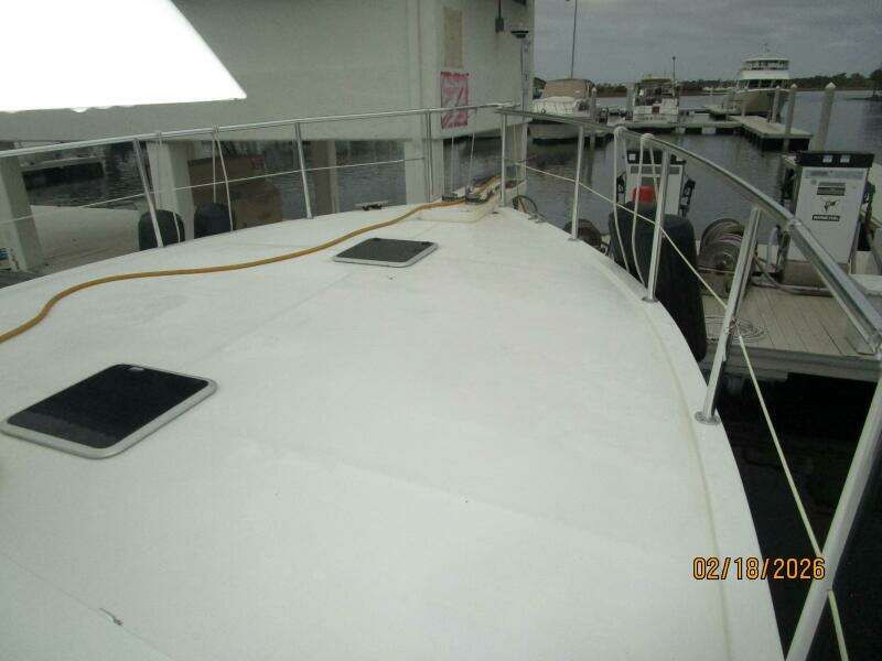 37' Great Harbour foredeck2