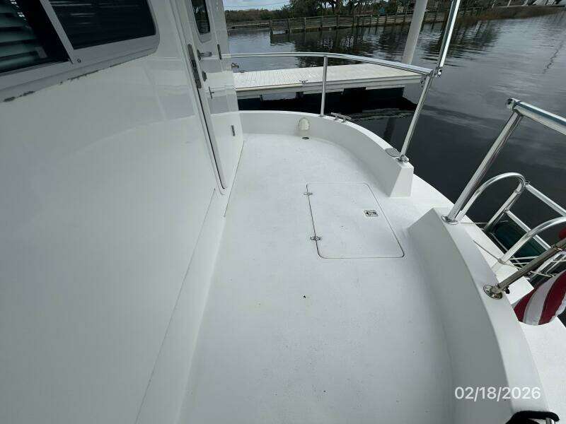 37' Great Harbour aftdeck starboard