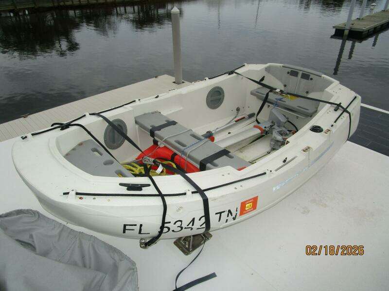 37' Great Harbour tender1