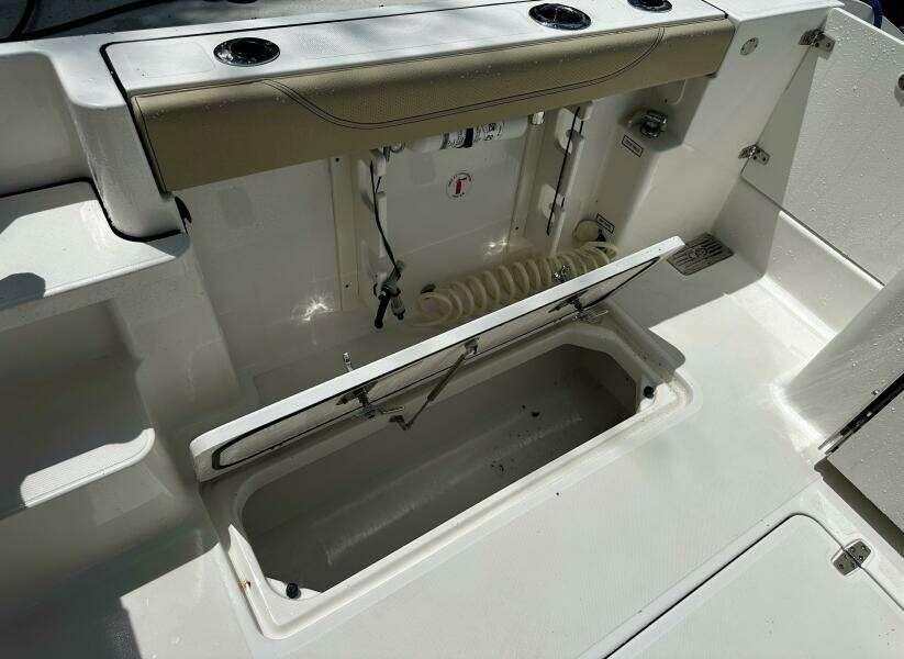 Pursuit OS 325 - Cockpit Storage