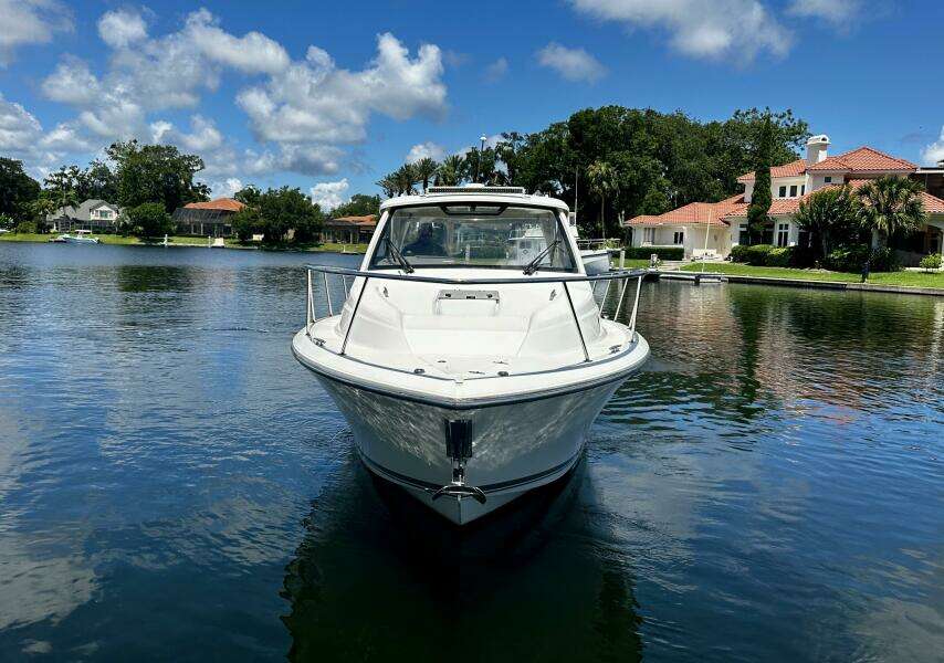 Pursuit OS 325 - Exterior