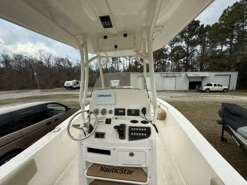 2022 NauticStar 2302 Legacy
