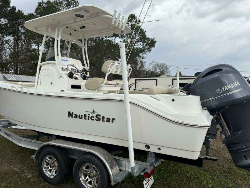 2022 NauticStar 2302 Legacy