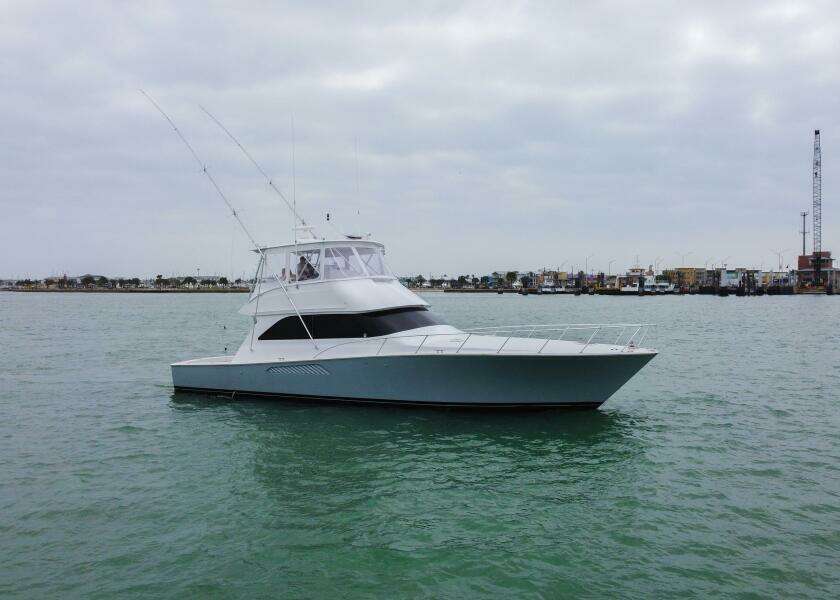 2005 Viking 52 Convertible "Aquaholic"
