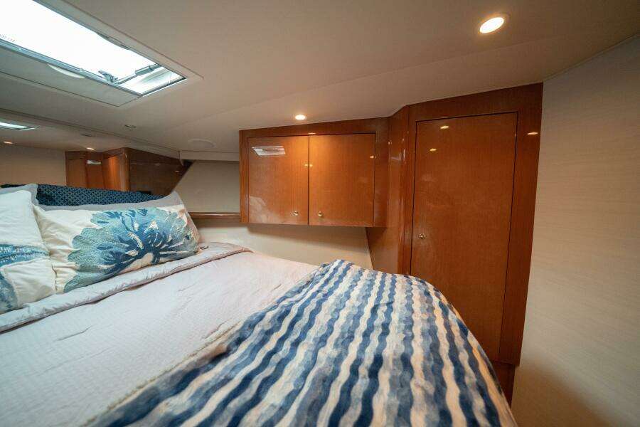 2005 Viking 52 Convertible "Aquaholic"