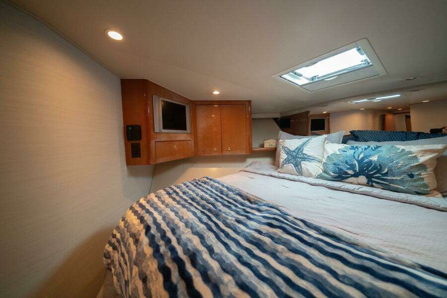 2005 Viking 52 Convertible "Aquaholic"