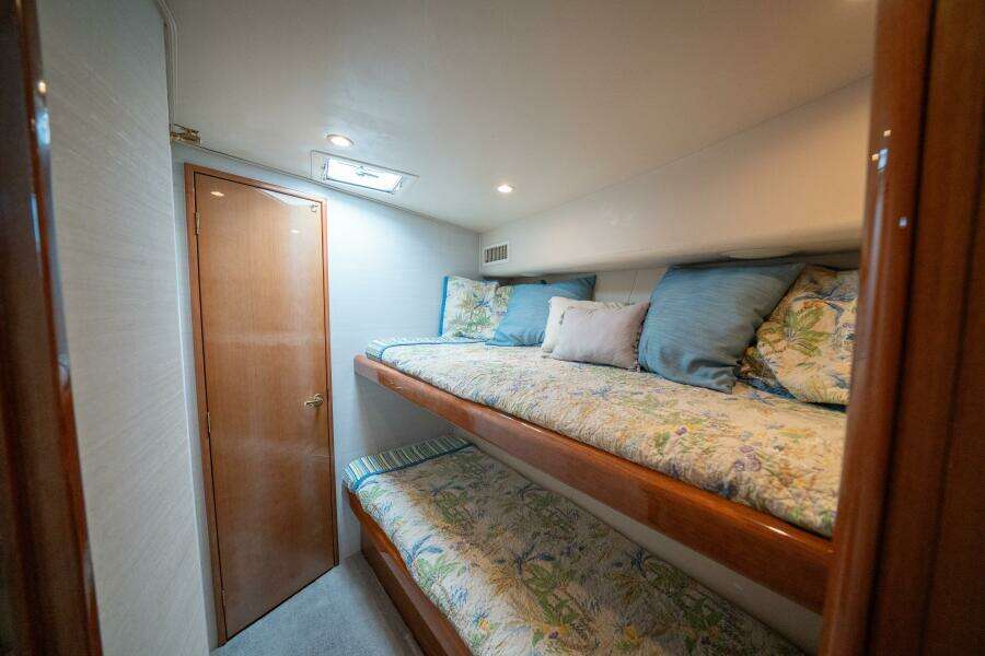 2005 Viking 52 Convertible "Aquaholic"